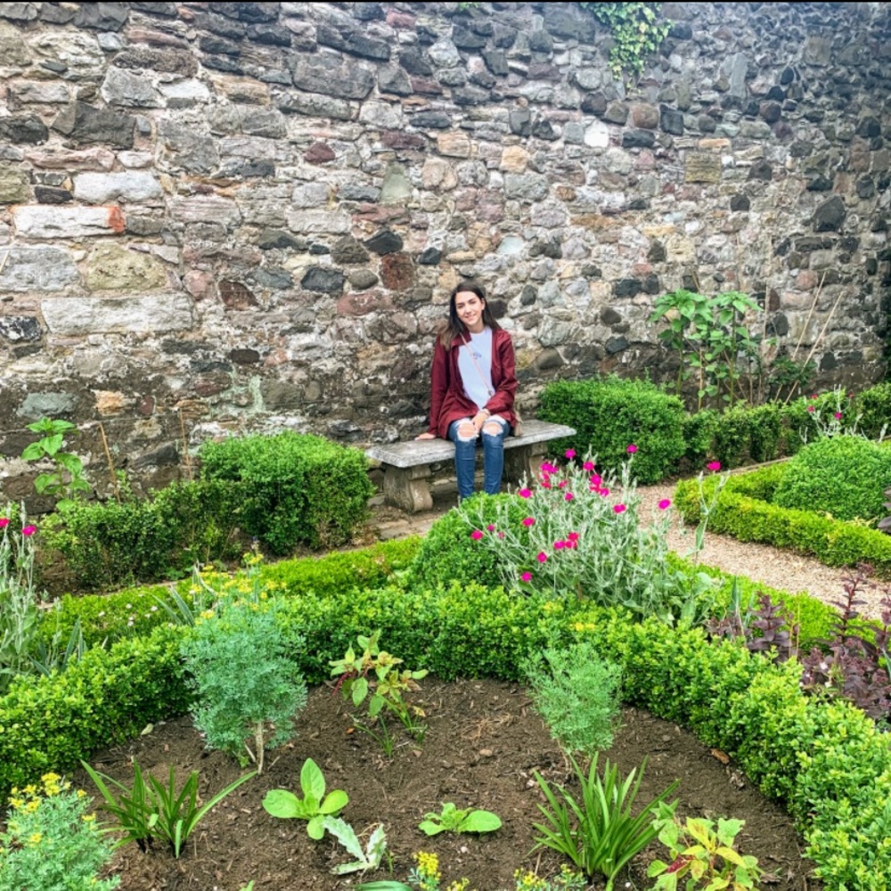 Meet your Posher, Emma